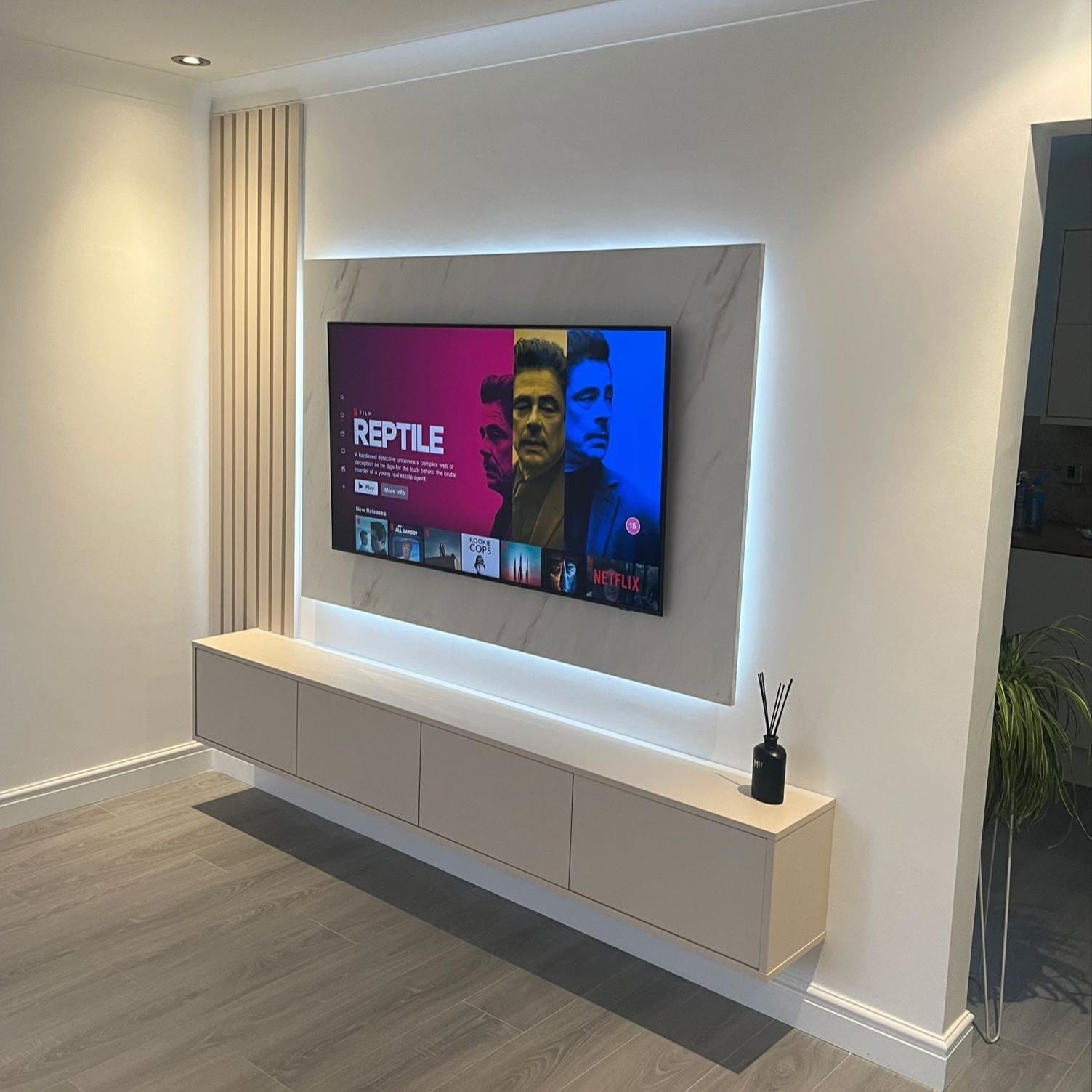 Floating Wall Unit with 4 Compartments - 2m Width